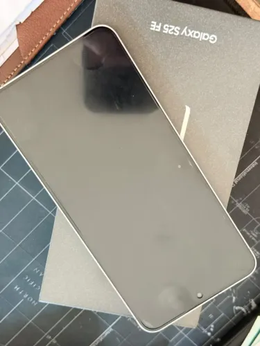 Samsung S25 FE Novissimo. Menos de 10 dias de uso.