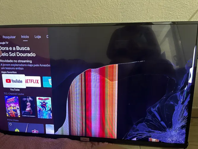 ?2 TVs TCL para retirada de peças ? funcionando som?