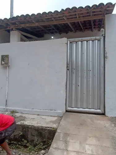 ALUGA-SE QUITINETE EM JACUMÃ R$ 600,00