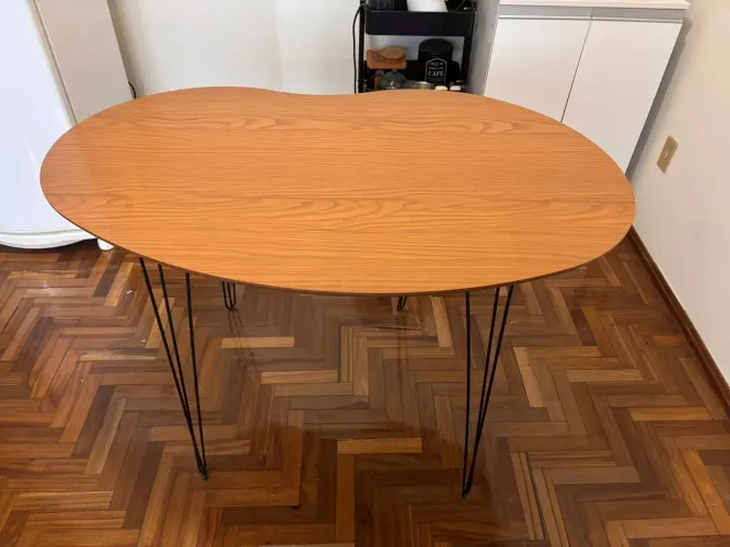 Mesa de jantar, pouco usada