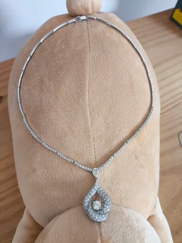 Colar banhado a prata cravejado de zircônia