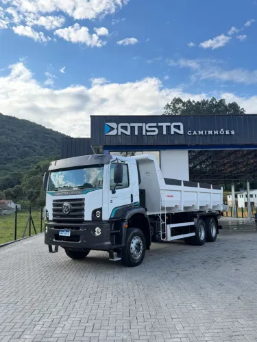 Vw 31-320 6x4 2025 - Caçamba facchini de 12m3 - baixo km