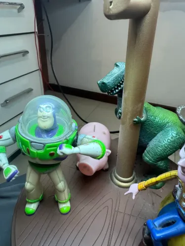 Luminária infantil Toyota Store funcionando e com som dos personagens!! Liinda
