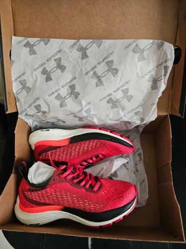 Tênis Under Armour infantil 34