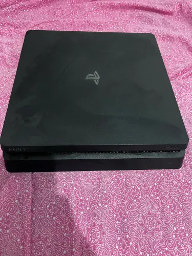 PS4 Slim 