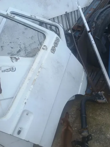 Vendo duas portas de caminhão WV, 400 reais as duas.