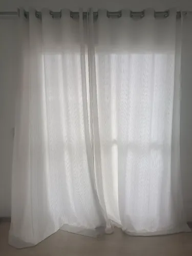Linda Cortina de sala com varão e ilhós altura 2,70 largura 240