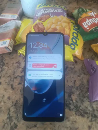 Motorola E22 com biometria na lateral