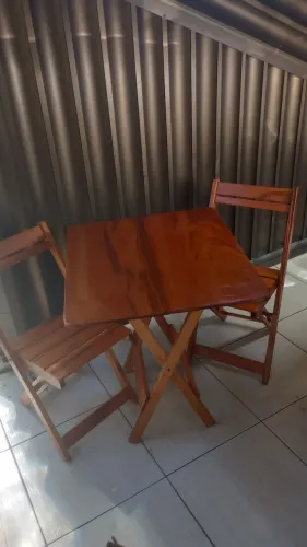 Conjunto de mesa e cadeiras dobrável