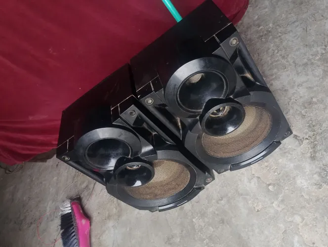 Vendo duas caixas de som