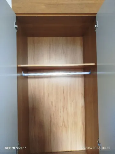 Guarda roupa solteiro,bem conservado sem marca de  uso 