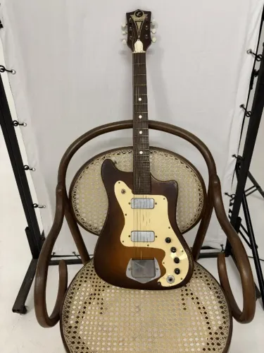 Guitarra Kay Vanguard K102, anos 1960
