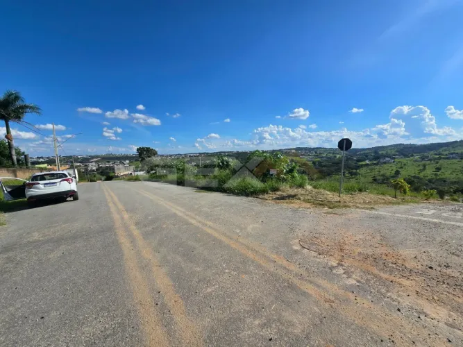 Terreno à Venda com 288m² no Bairro Orion em Divinópolis MG.