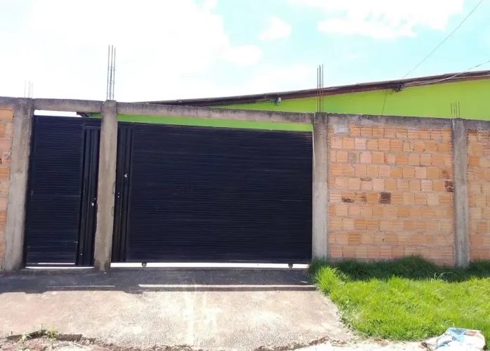 Casa no goiabal