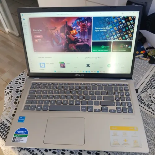 Vendo - notbook Asus 256 GB 4+4ram itel cores i3 completo
