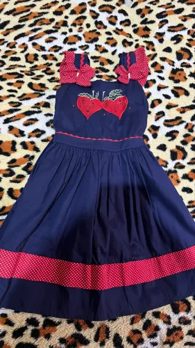 Vestido Infantil com detalhes Vermelhos
