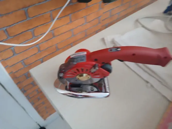 Máquina de cortar tecido