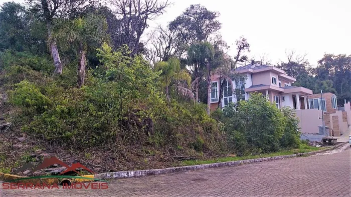 Terreno 500m² tem 30 metros de frente para Rua 25 de Julho, na sua frente é uma área de pr