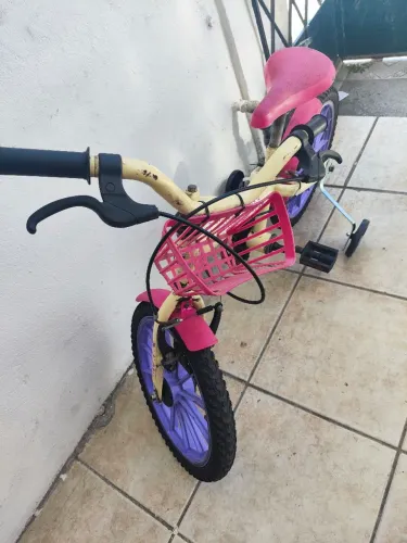 Bike para criança semi nova 