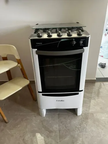 Fogão Esmaltec Topázio <br>4 bocas e forno funcionando perfeitamente.<br>R$480,00