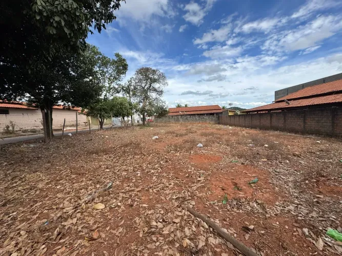 ESQUINA ESTRATÉGICA À VENDA EM PETROLINA DE GOIÁS