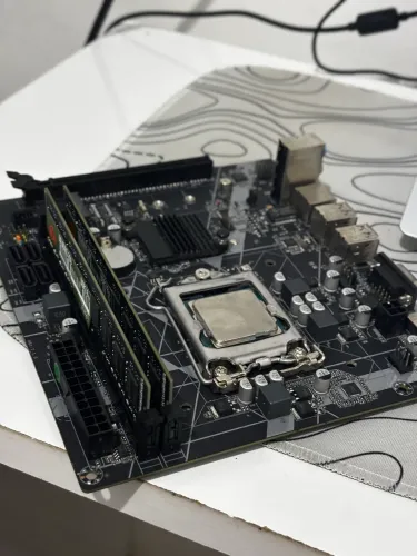 Kit Intel i7 3770, Placa Mãe TGT H61 DDR3 + 16 GB Ram DDR3 GALADIUS 200 TGT