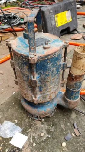 Bomba submersa trifásica