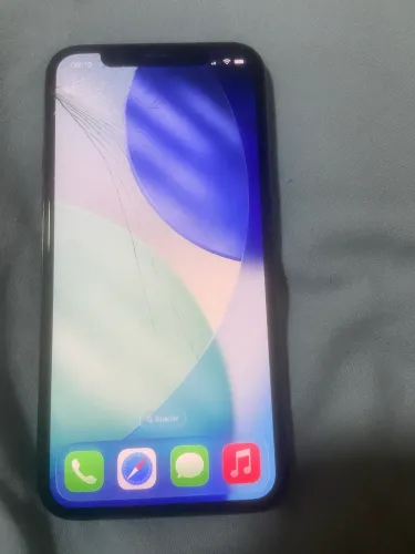iPhone 11 Pro todo bom solta apenas trincado