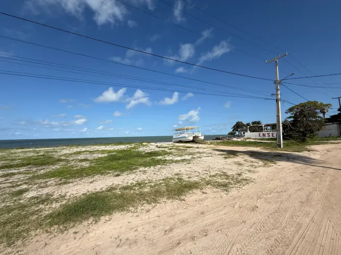Terreno beira mar pé na areia em Ponta de Pedras!!