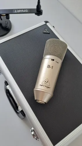 Microfone Condensador Behringer B1 com Pedestal e Filtro POP!