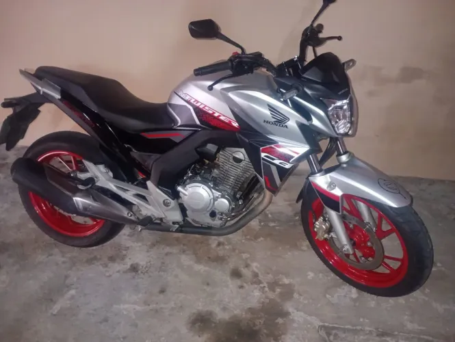 Moto Honda Twister cb250