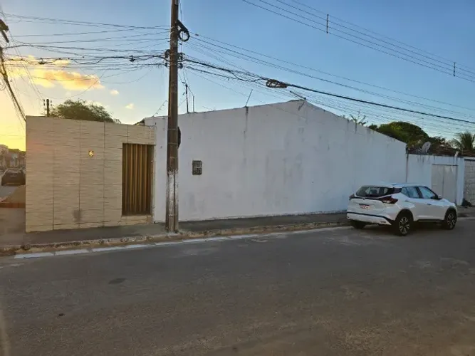 Oportunidade! Vendo Casa 3 Quartos, 1 Suíte com Piscina