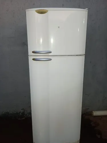 Geladeira 127 volts 