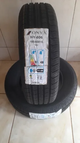 Par de Pneus 195/65R15 ONYX NY-806  Novos - R$ 400