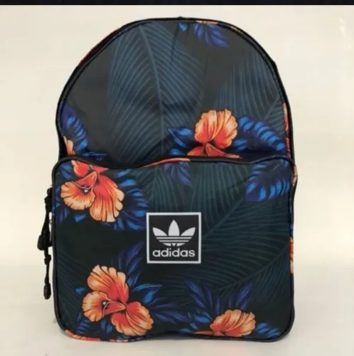 Mochila Adidas excelente estado