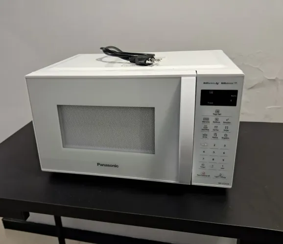 Micro-ondas 21L Panasonic - 1 ano de uso