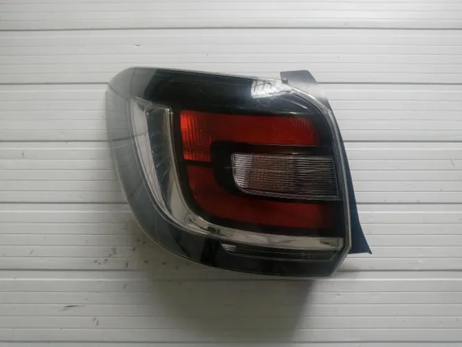 Lanterna Traseira Esquerda Sandero Stepway 2015 Detalhe 