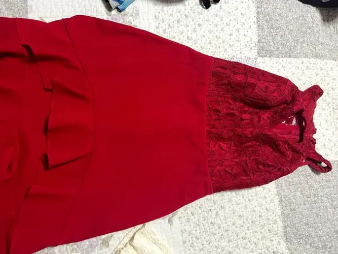 Vestidos arrumados vendo troco 