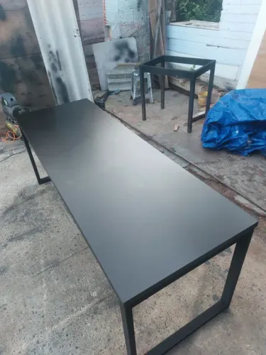 Mesa de Jantar em Metal Preto