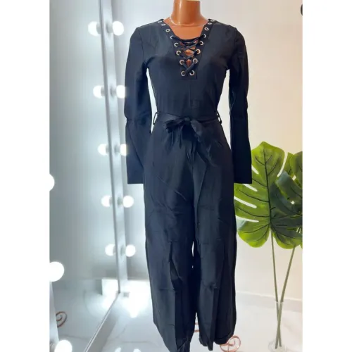 Macacão Longo Preto com Detalhe de Amarração
