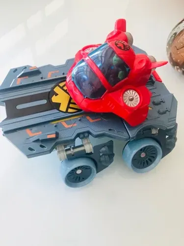 Nave do homem de ferro - Marvel. Vai com o boneco homem de ferro.