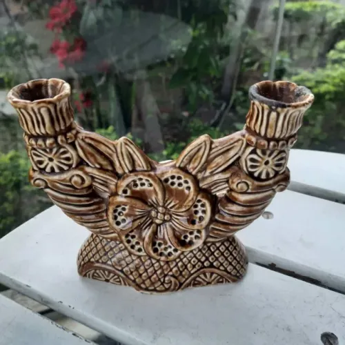 Castiçal antigo em porcelana 14cm alt x 17cm compr