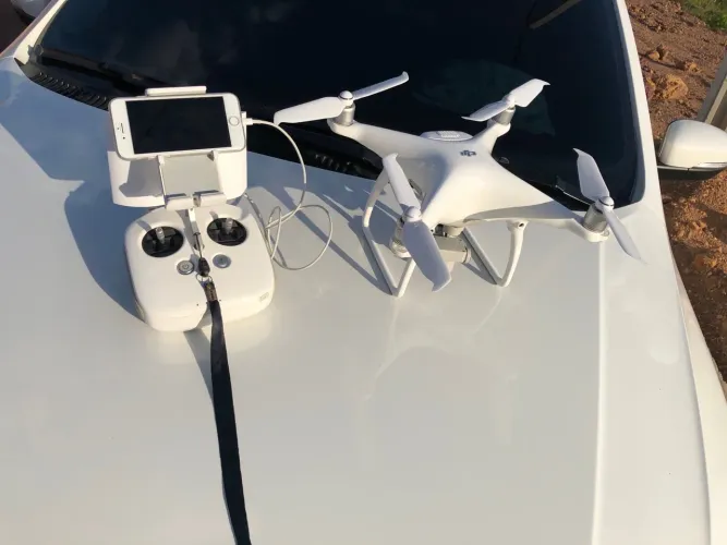 1 Drone Original Dji Phantom 4 (NÃO é o PRO) + 1 Bateria + 1 Controle