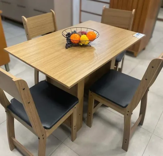 Vendo mesa 4 cadeiras somente 3 unidades