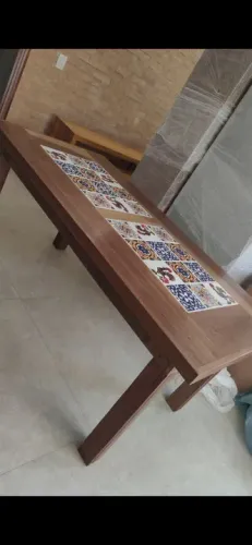 Mesa em madeira demolição com ladrilhos 