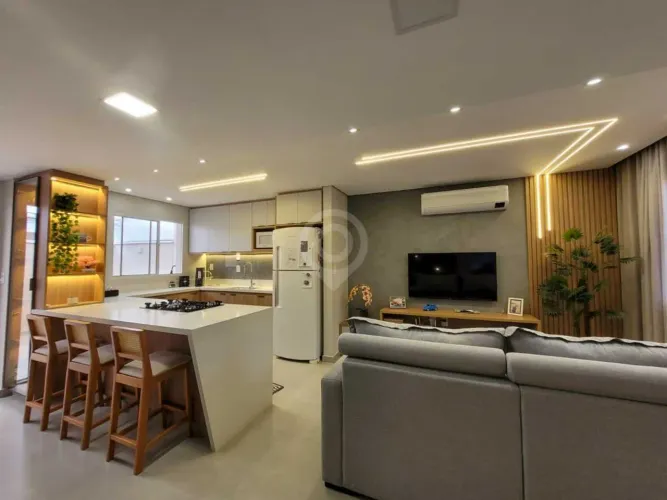 Casa em Condomínio : / Residencial / Jardim México