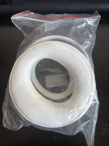 Almofadas para fone de ouvido PS4 Gold - Branca