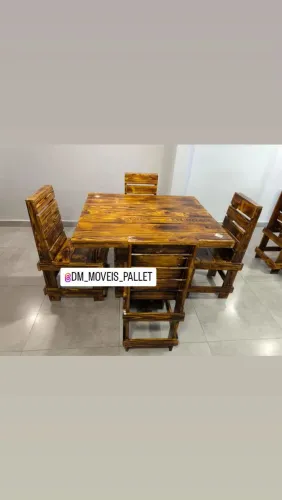 Mesa de Jantar de Pallet para 4 Pessoas