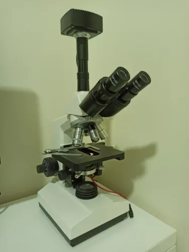 MICROSCÓPIO DE CAMPO ESCURO TRINOCULAR