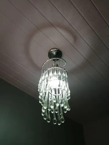 Lustre Moderno de vidro e hastes de alumínio